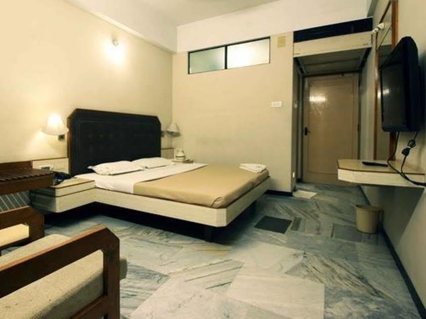 Hotel Padmam Madurai Εξωτερικό φωτογραφία