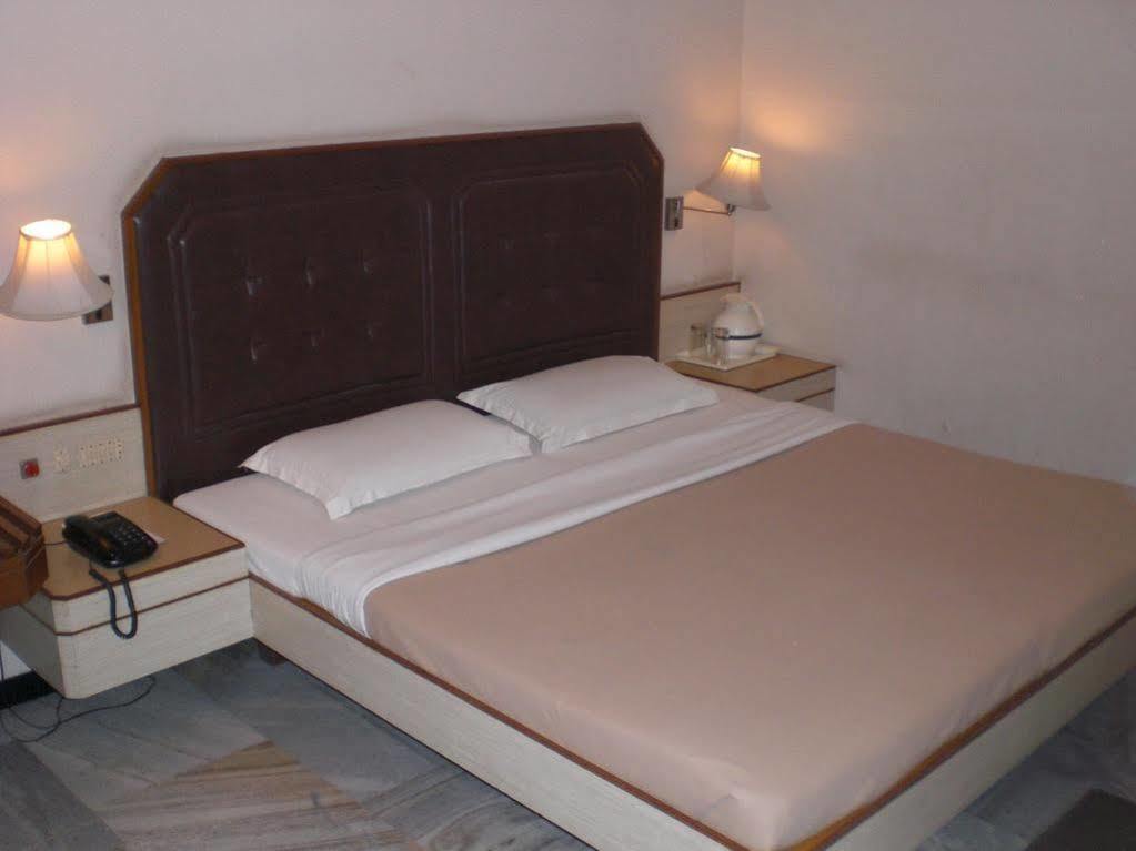 Hotel Padmam Madurai Εξωτερικό φωτογραφία