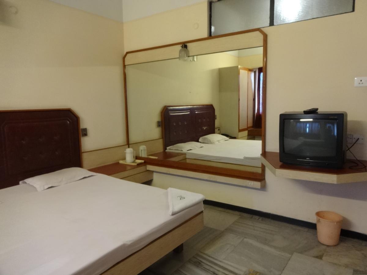Hotel Padmam Madurai Εξωτερικό φωτογραφία