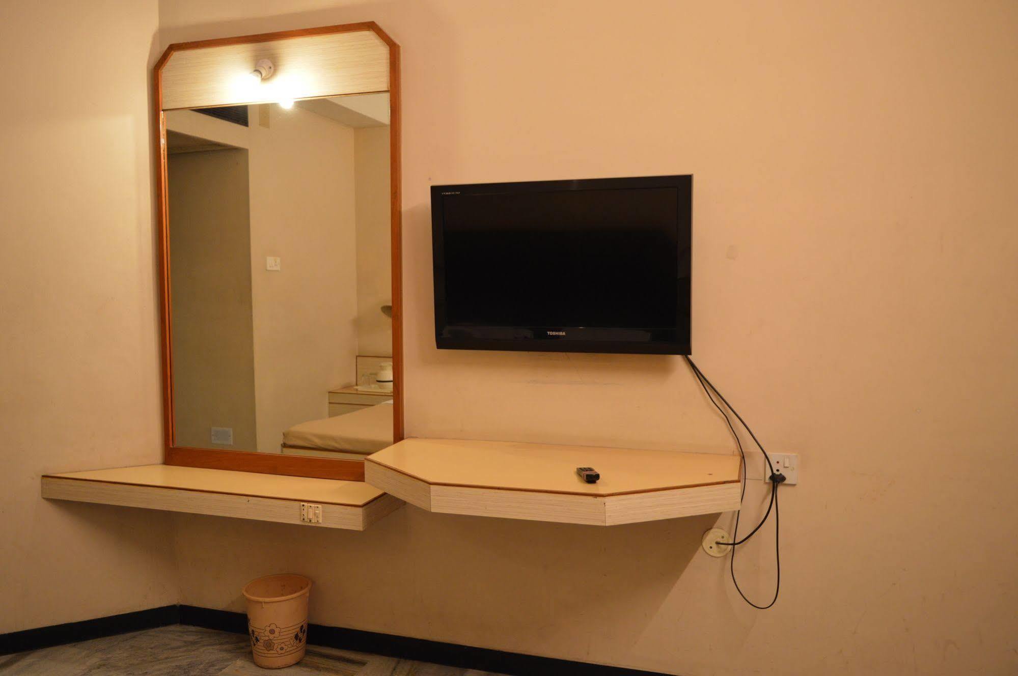 Hotel Padmam Madurai Εξωτερικό φωτογραφία