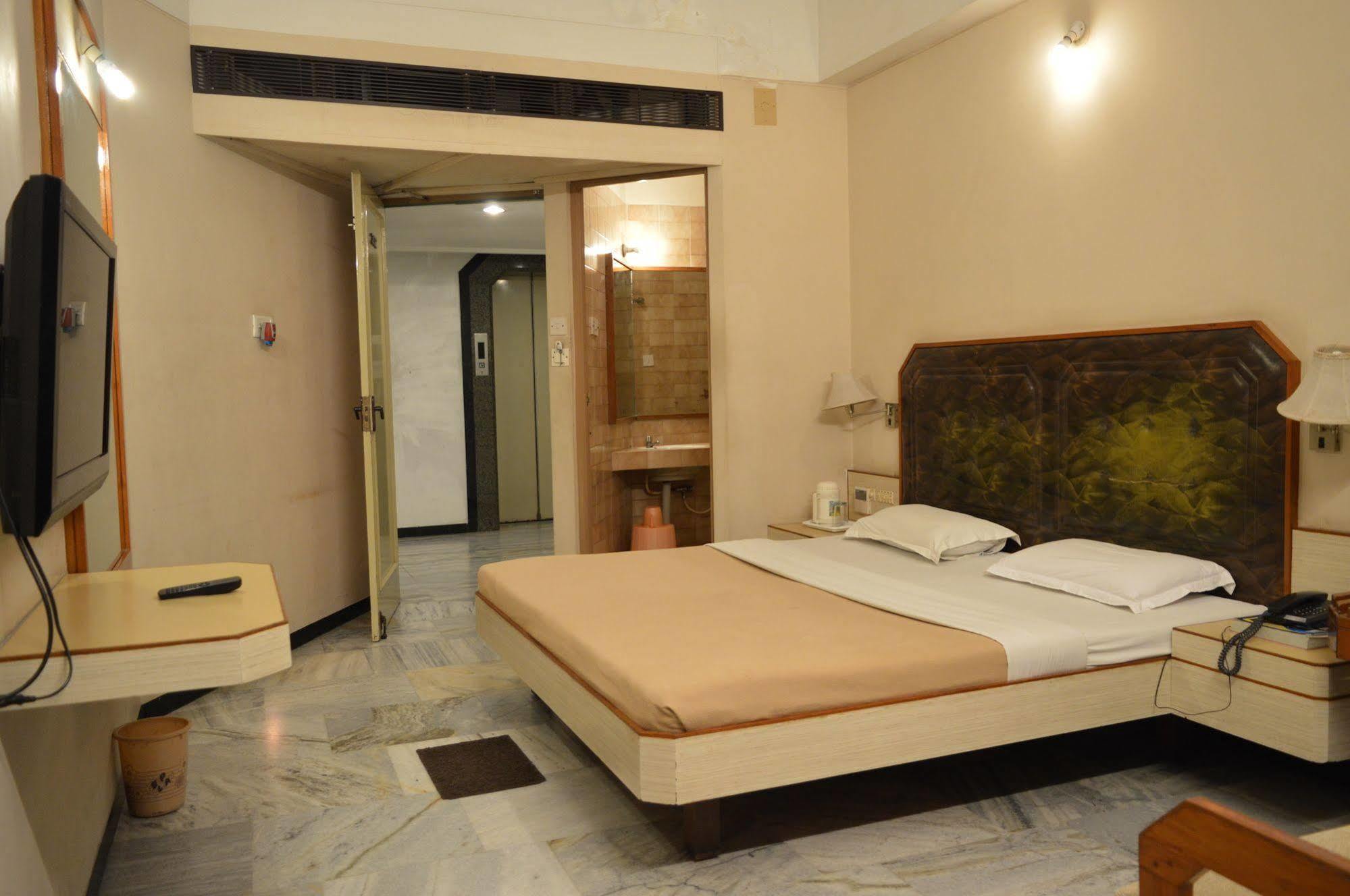 Hotel Padmam Madurai Εξωτερικό φωτογραφία