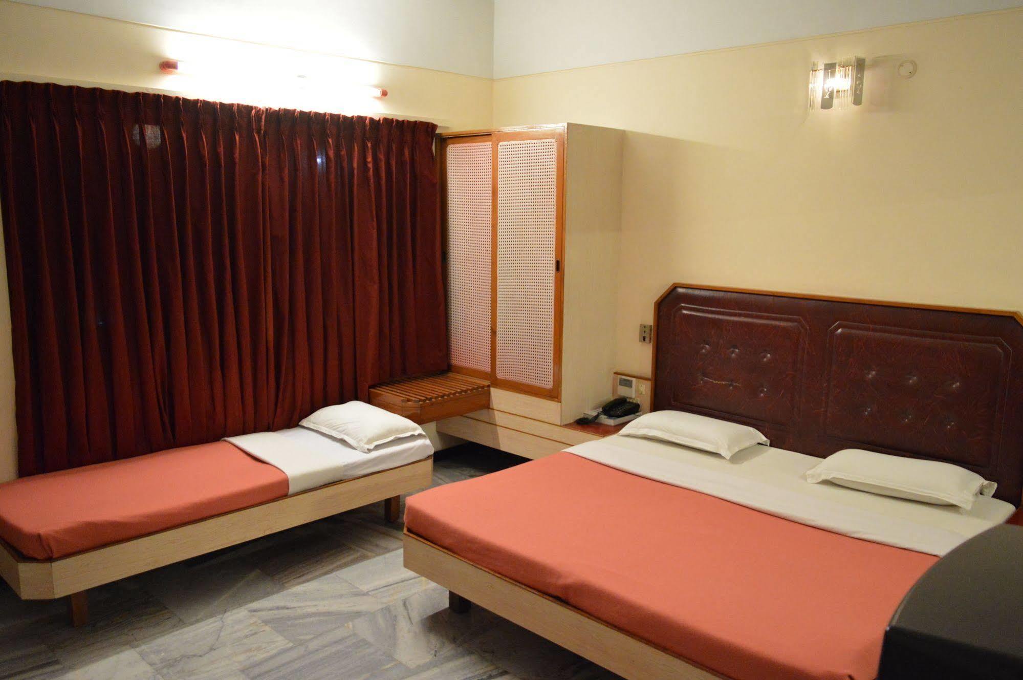 Hotel Padmam Madurai Εξωτερικό φωτογραφία